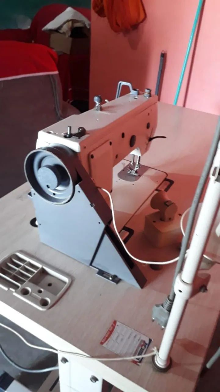 Máquina industrial de costura e bordar semi nova  pouquíssimo usada  - Foto 3