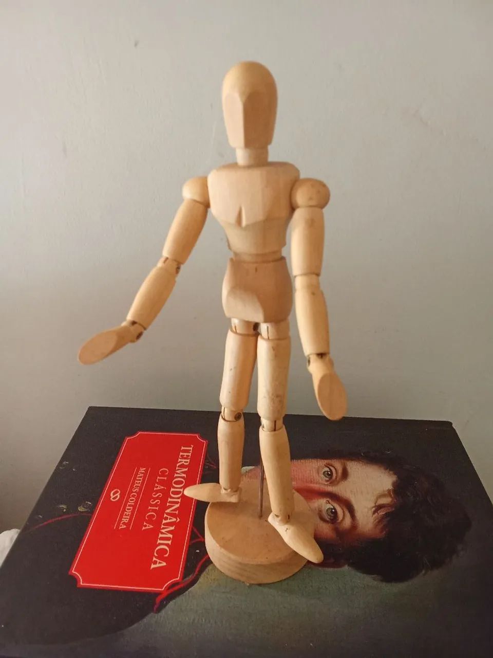 Boneco de madeira articulado - Foto 4
