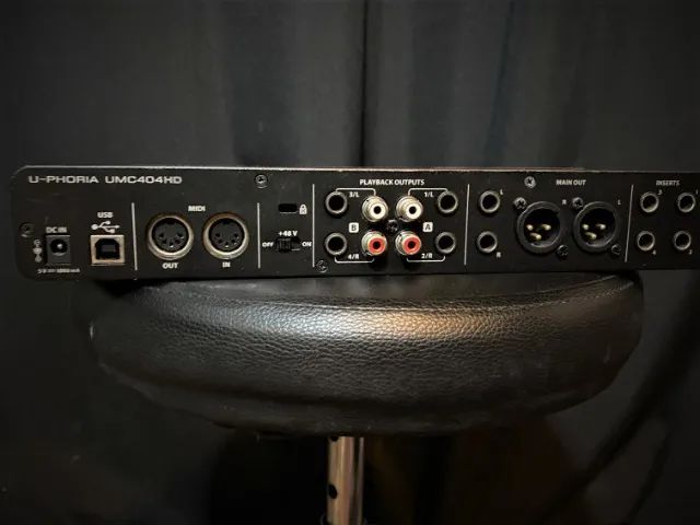 Interface de Áudio Behringer U-Phoria UMC404HD - 100% !!!! - Foto 3