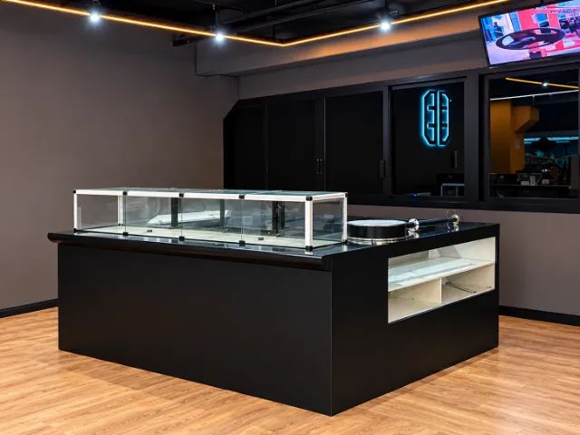 Balcão Quiosque Estande Expositor Com Vitrine Vidro