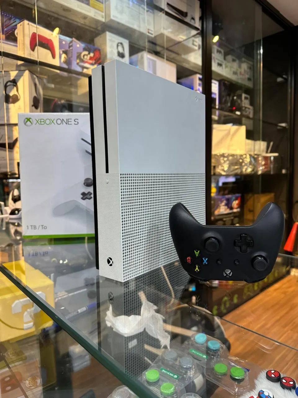 VENDO OU TROCO XBOX ONE S CAIXA E CABEAMENTO COMPLETO   - Foto 4
