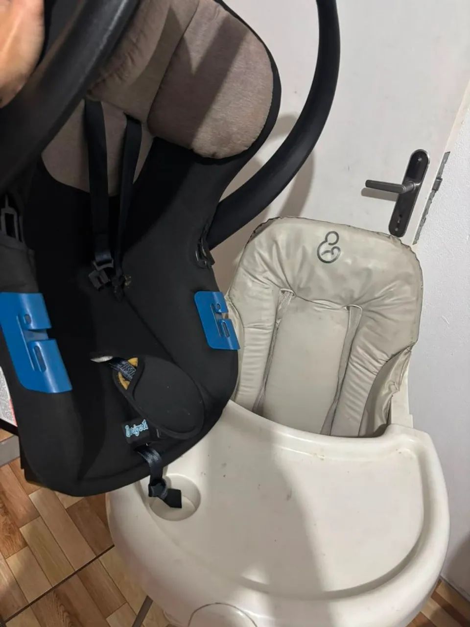 Vendo cadeirinha e bebê conforto