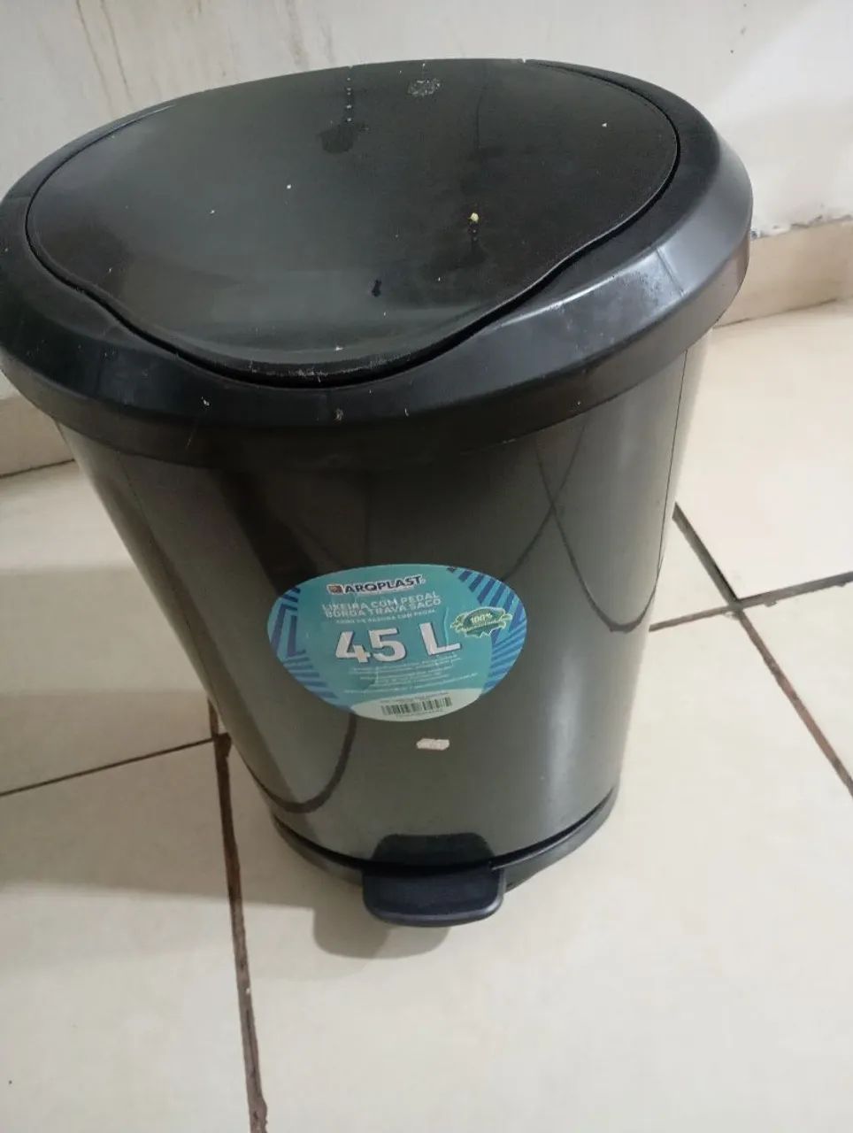 Lixeira seminova e 45 l 2 mês de uso  - Foto 2