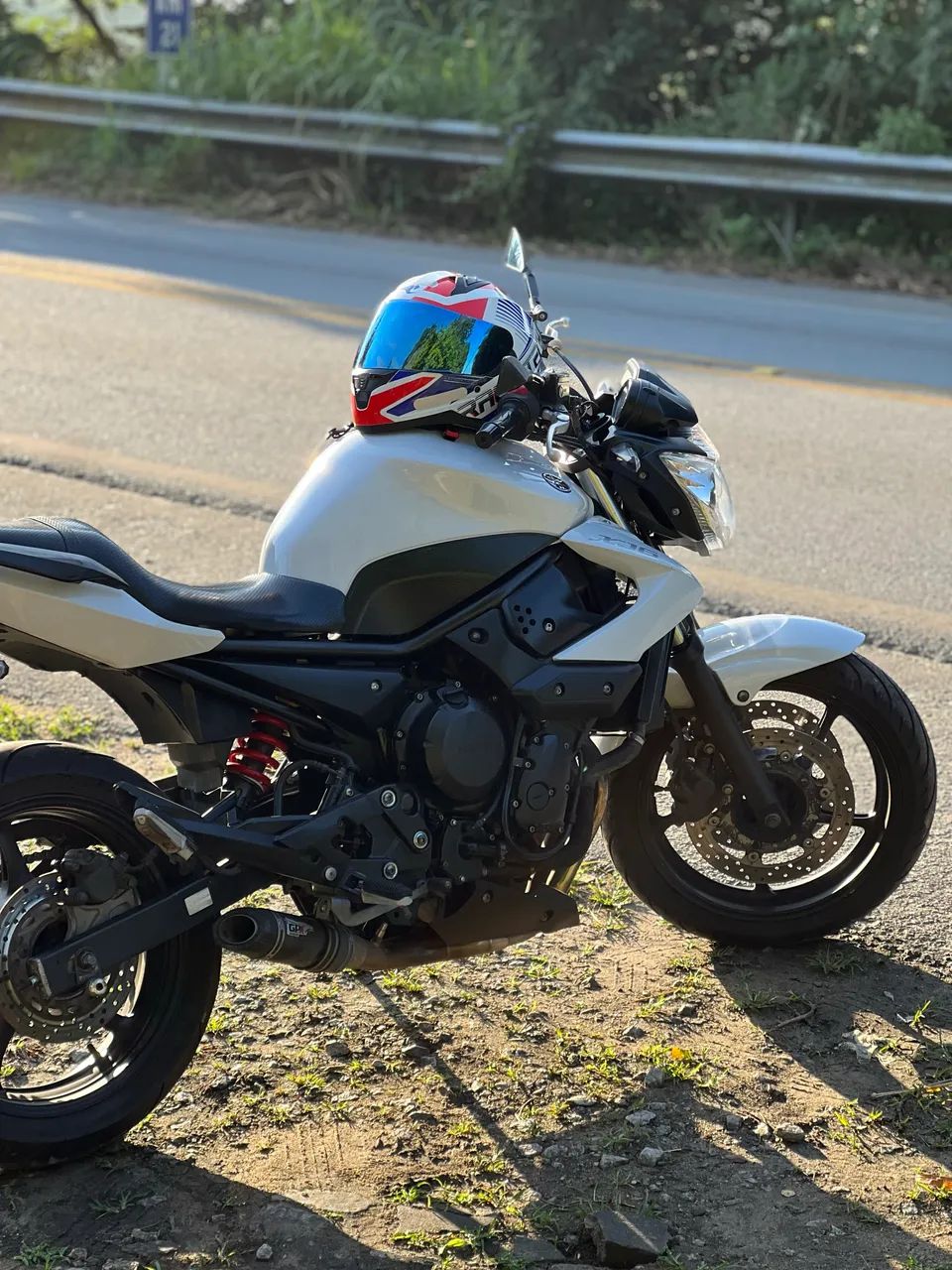 Xj6 sem detalhes 