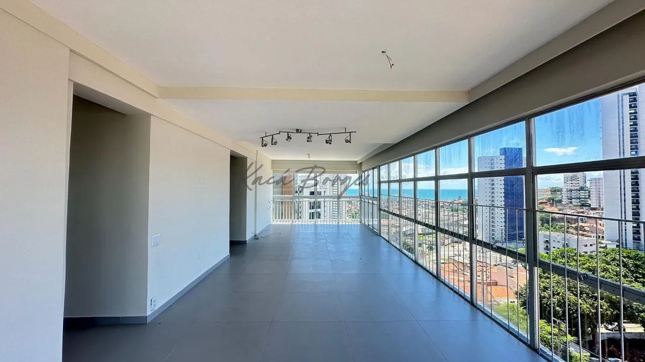 Apartamento em Petrópolis, com 4 quartos e 200m² - Foto 2
