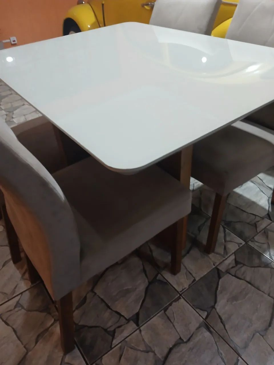 Jogo de mesa com 4 cadeiras  - Foto 3
