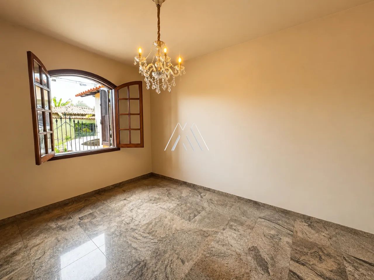 Casa 3 quartos para alugar no Centro em Itaúna/MG