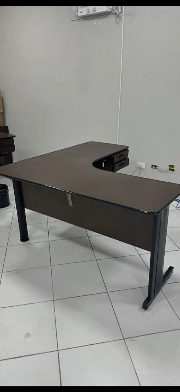 4 Mesas pra escritório excelente estado  - Foto 4
