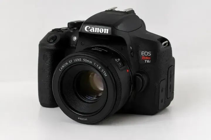 Câmera Canon T6i