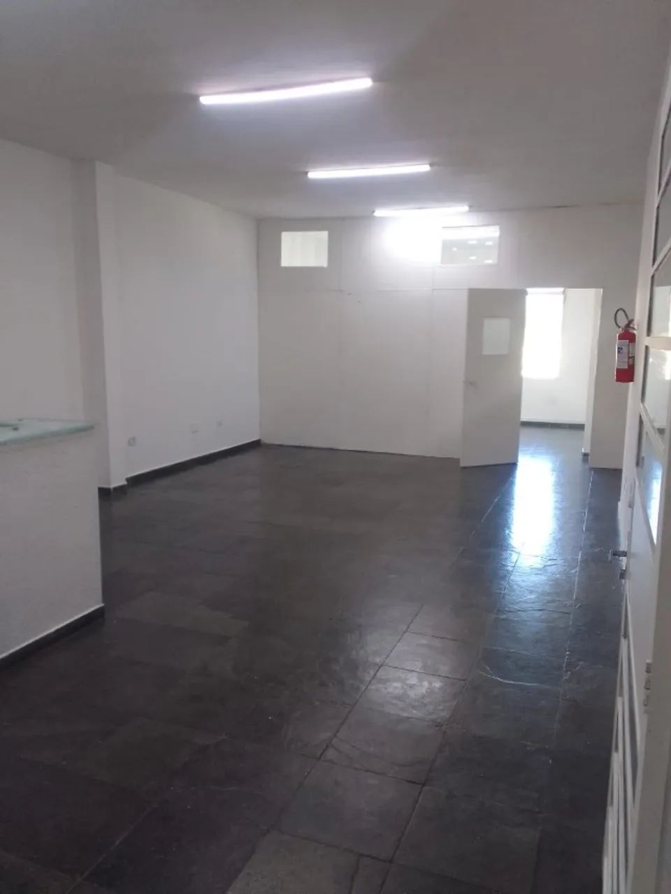 ALUGA-SE SALÃO COMERCIAL- SOBRELOJA - 90 M2- PQ. ASSUNÇÃO- TABOÃO DA SERRA-SP