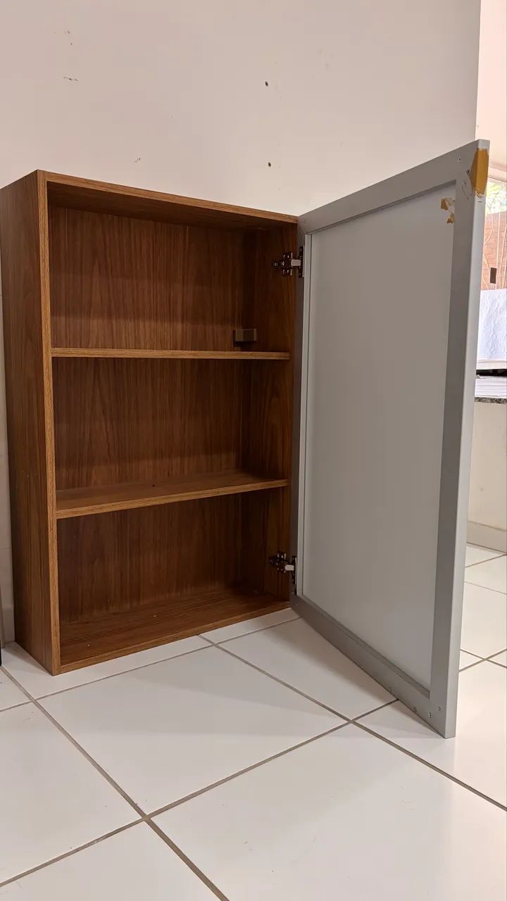 Armário com porta em espelho