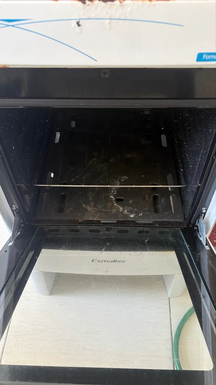 Vende-se fogão elétrico 4 bocas - Foto 2