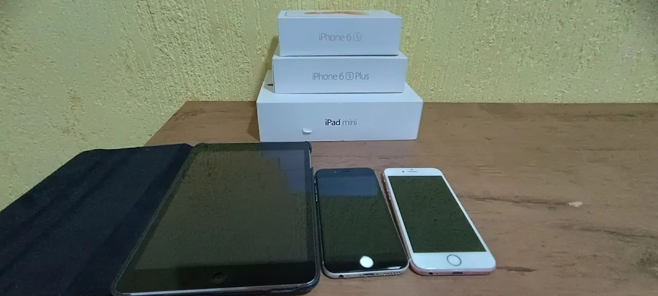2 iPhones e 1 iPad mini 2 Super Conservado com Caixa - Celulares e
