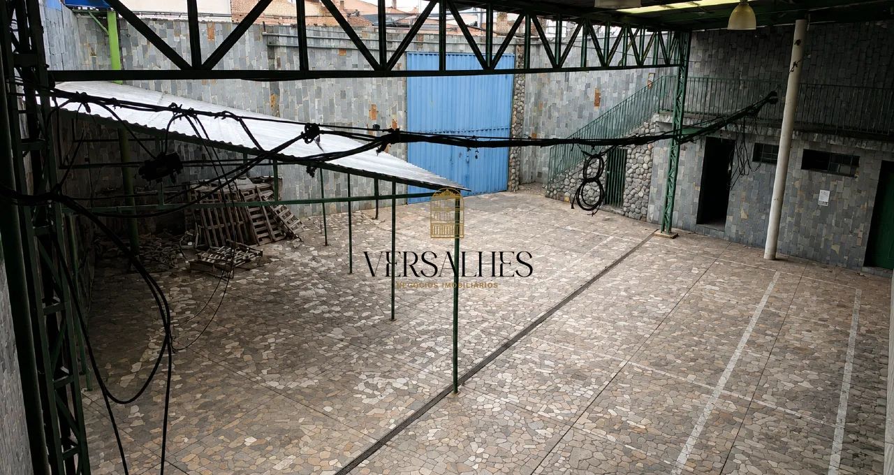 Galpão para alugar com 374 m², 03 banheiros - Bairro Renascença