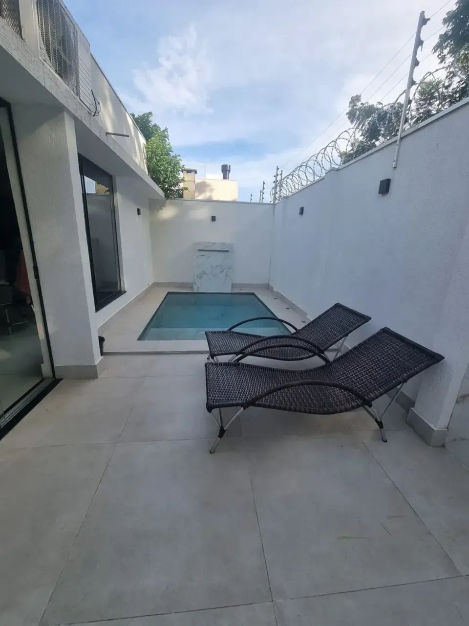 SOBRADO COM 4 QUARTOS, SENDO 3 SUITES À VENDA - 160m2 - COND PASSAREDO - Foto 4