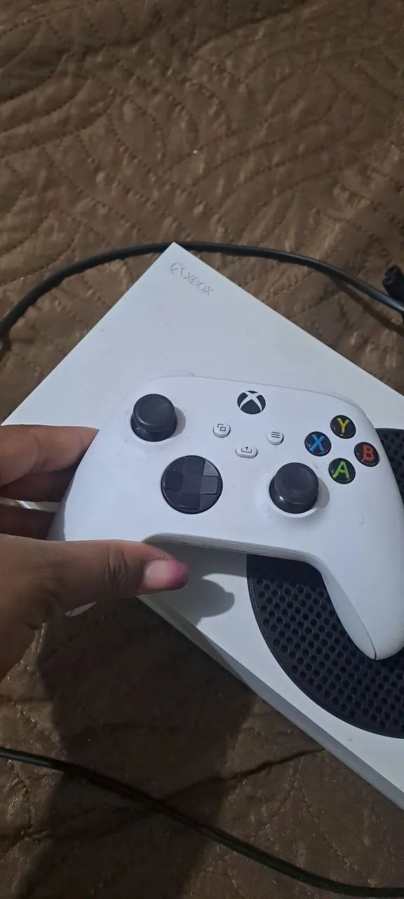 Vendo XBox Séries com 1 manete - Foto 2