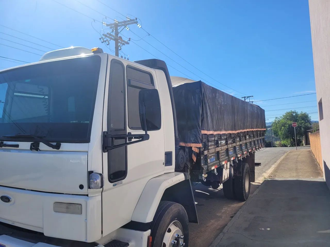 Caminhão toco graneleiro 
