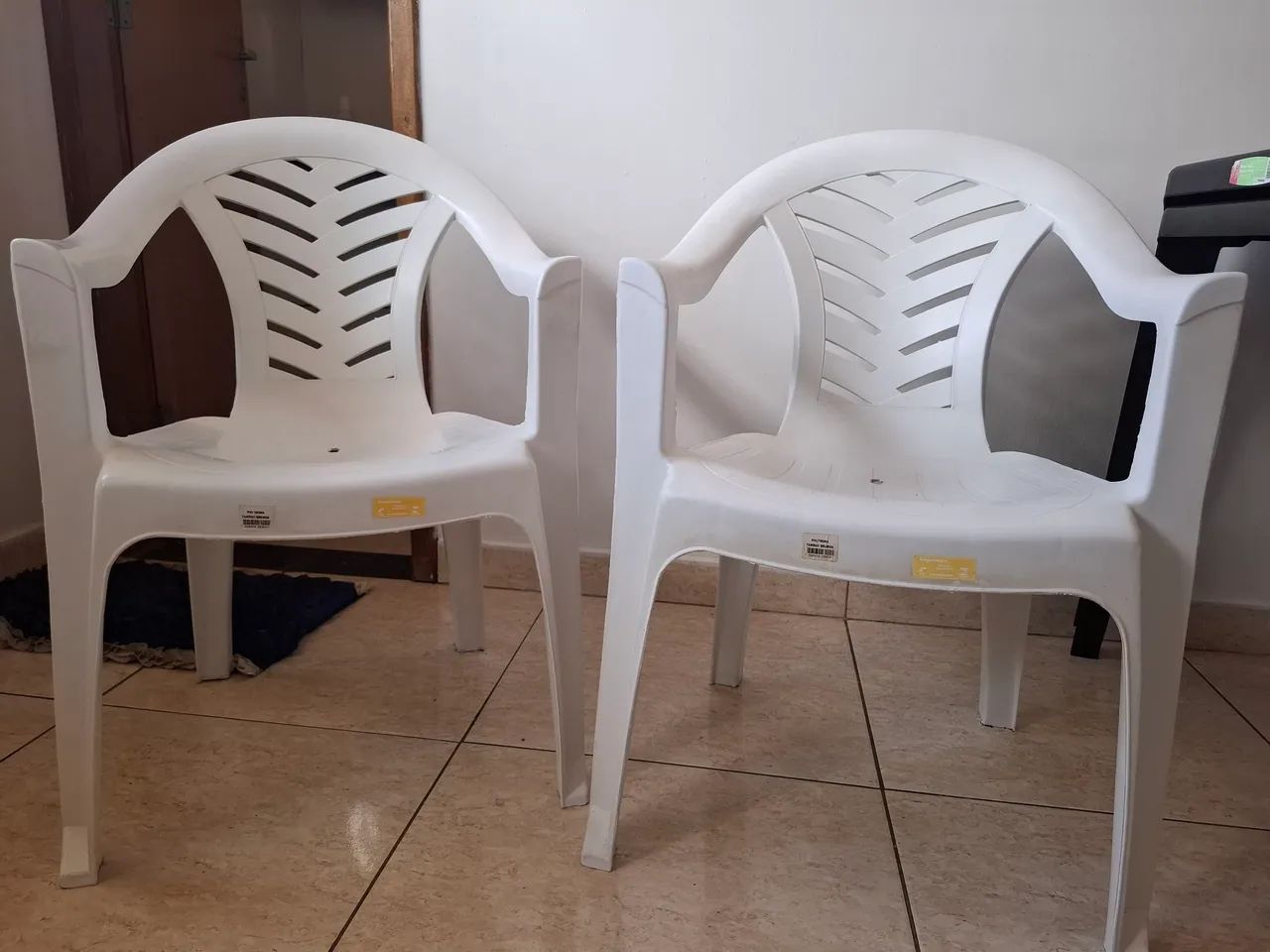2 Cadeiras de plástico branca