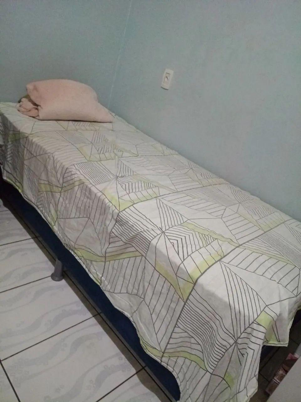 Cama de solteiro  valor 200