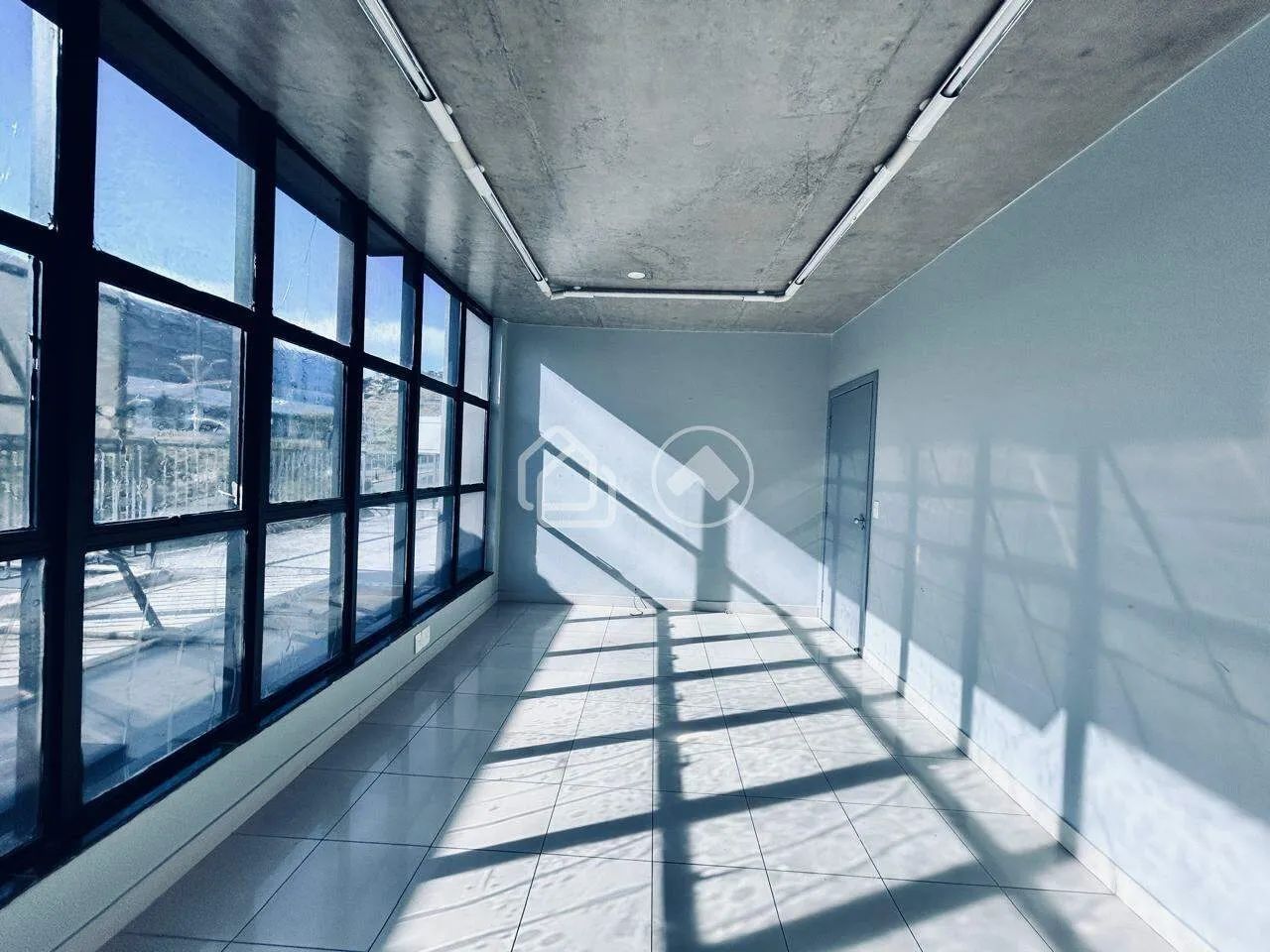 Sala para aluguel no Estoril, em Belo Horizonte, com 160 m² e 2 vagas - Foto 4