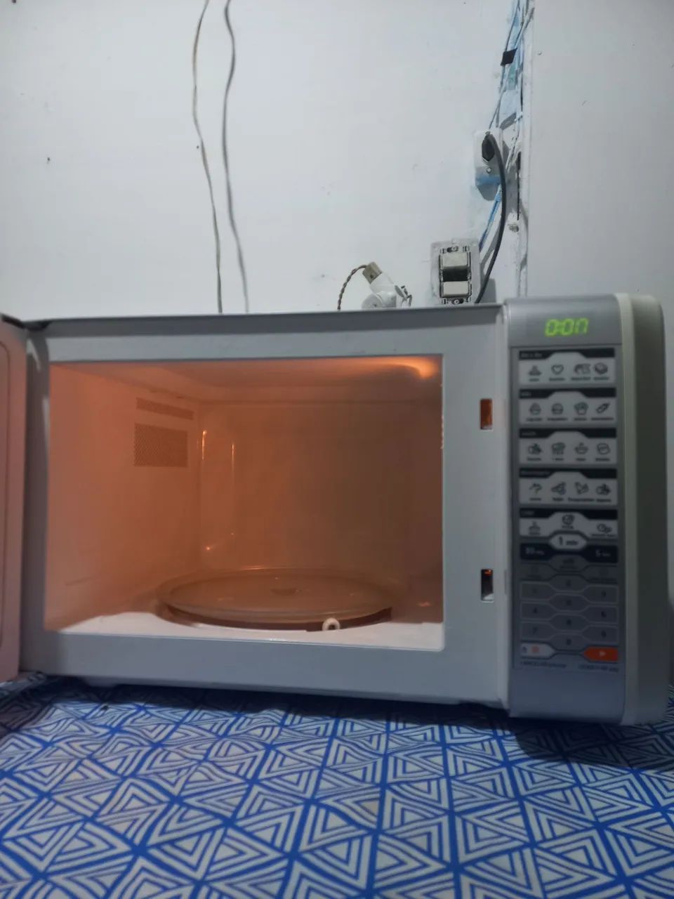 Micro-ondas Midea 31 litros com 3 meses de garantia  - Foto 3