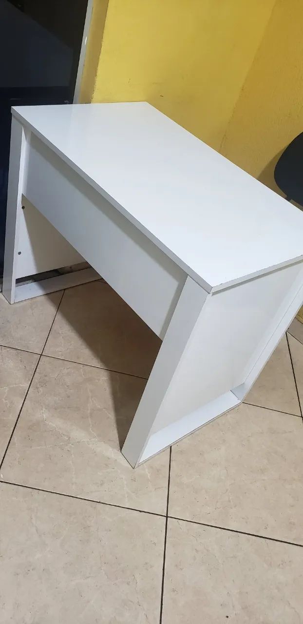 Mesa branca de escritório 