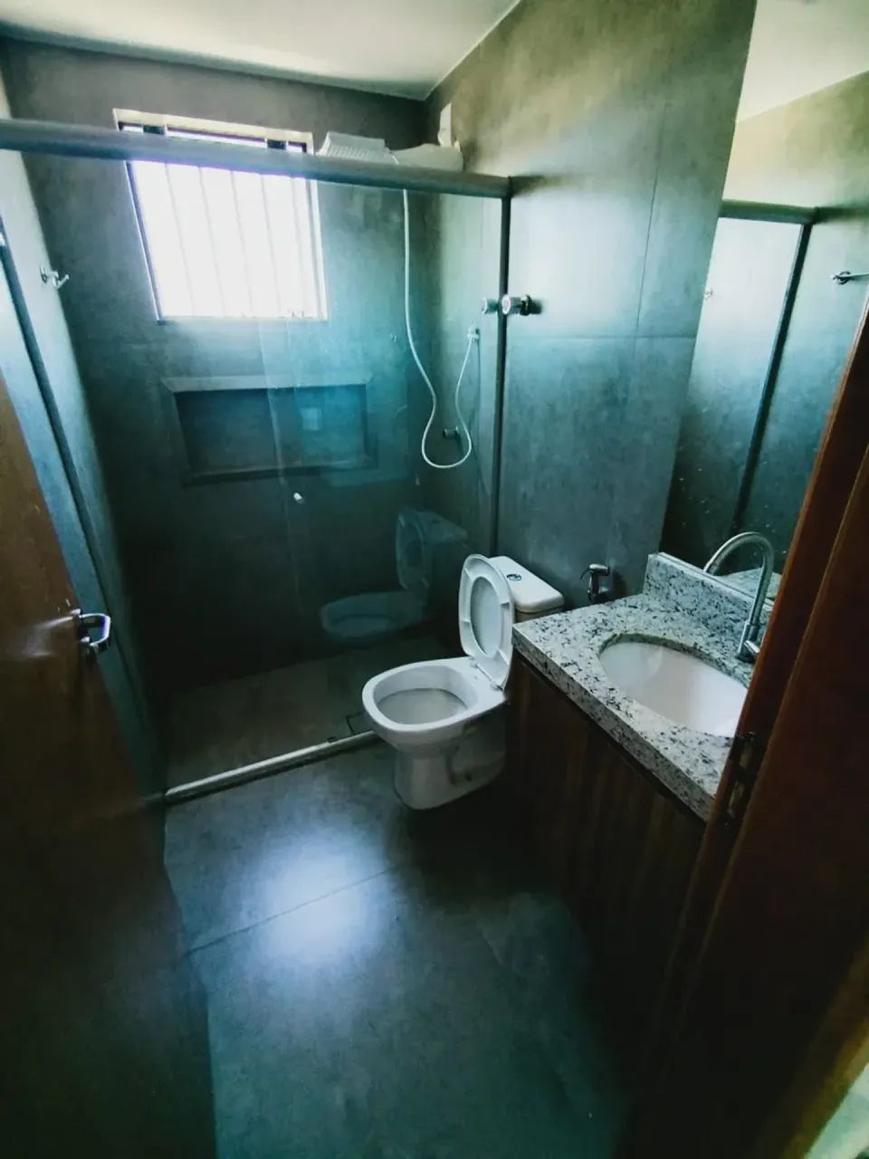 Excelente apto com 2 qts totalmente reformado localização previlegiada - Foto 5