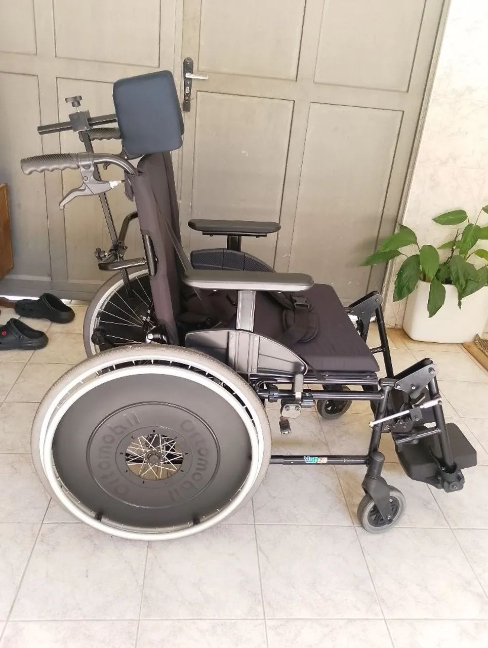 Cadeiras de rodas inclinável com apoio para o pescoço. - Foto 5
