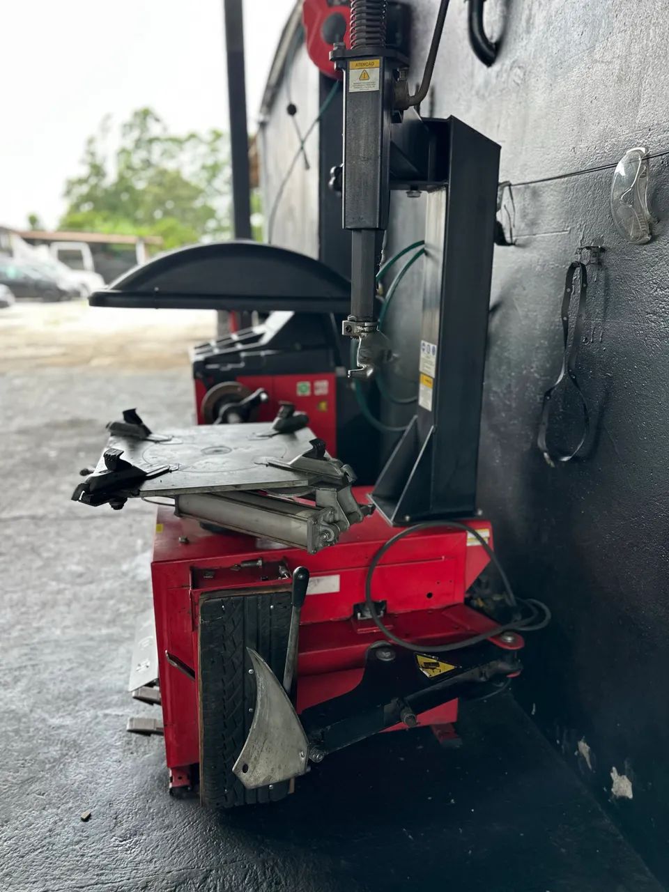 Balanceadora e máquina de desmontar pneus  - Foto 3