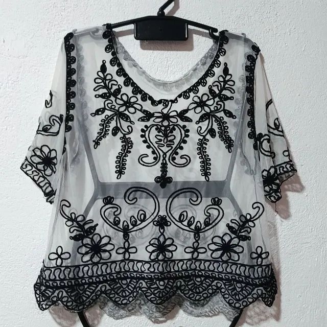 Blusa sobreposição bordada tule  