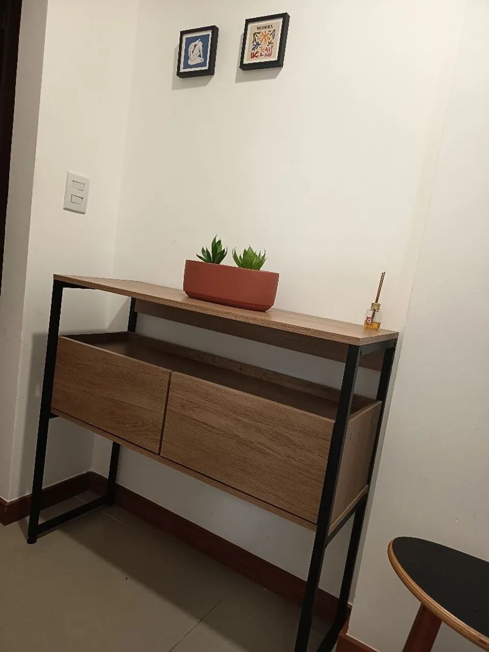 Aparador com gavetas