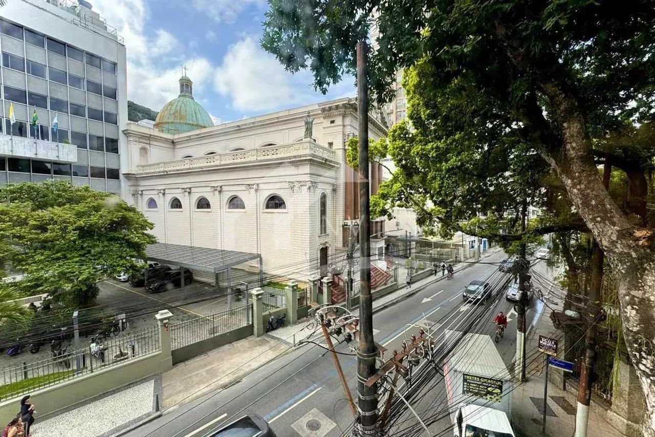 QUARTO E SALA COM VARANDA EM RUA RESIDENCIAL DE BOTAFOGO