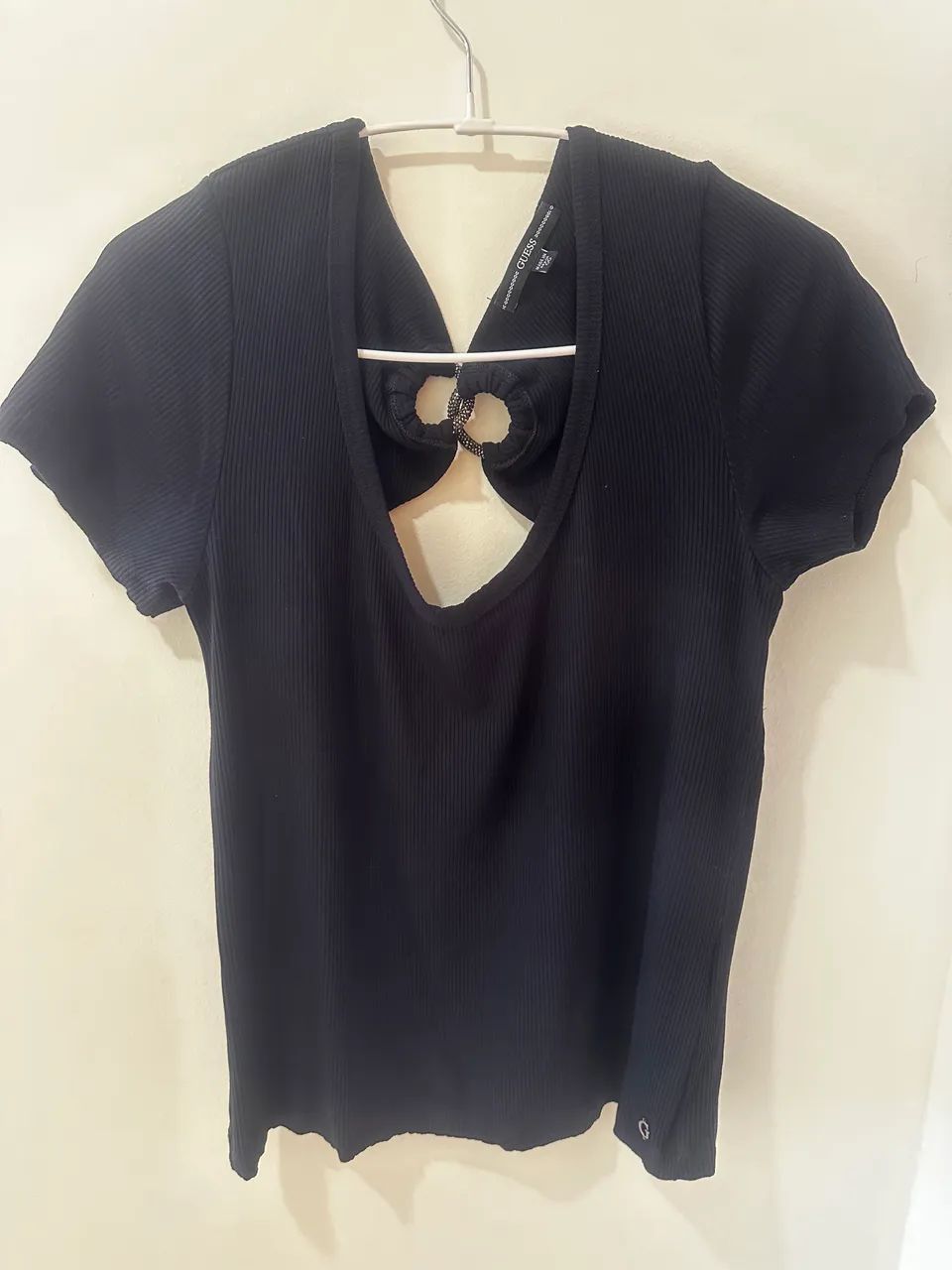 Blusa Guess Preta - Nova  - Foto 2