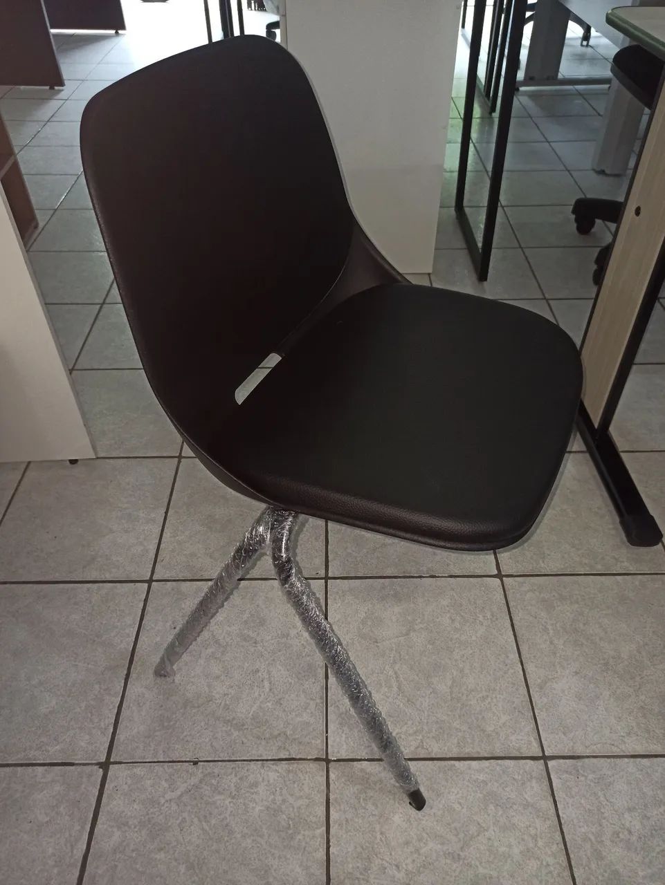 Cadeira com 4 pés para escritório  - Foto 2
