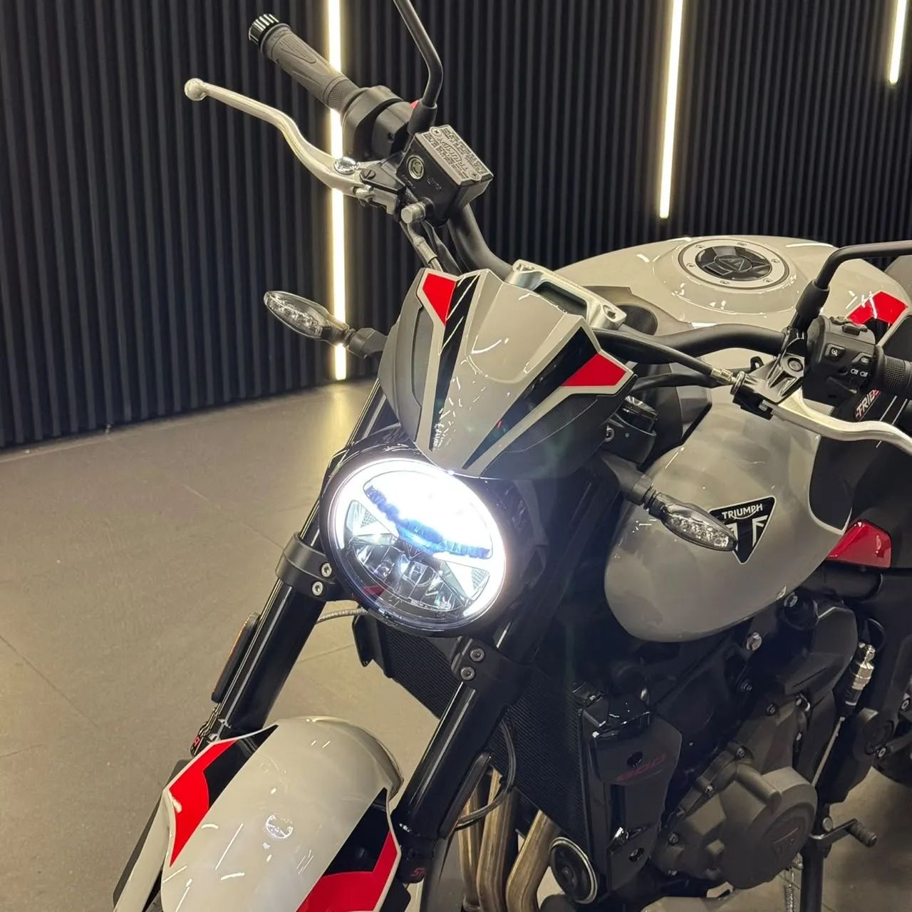 Triumph TRIDENT 800 - Foto 5