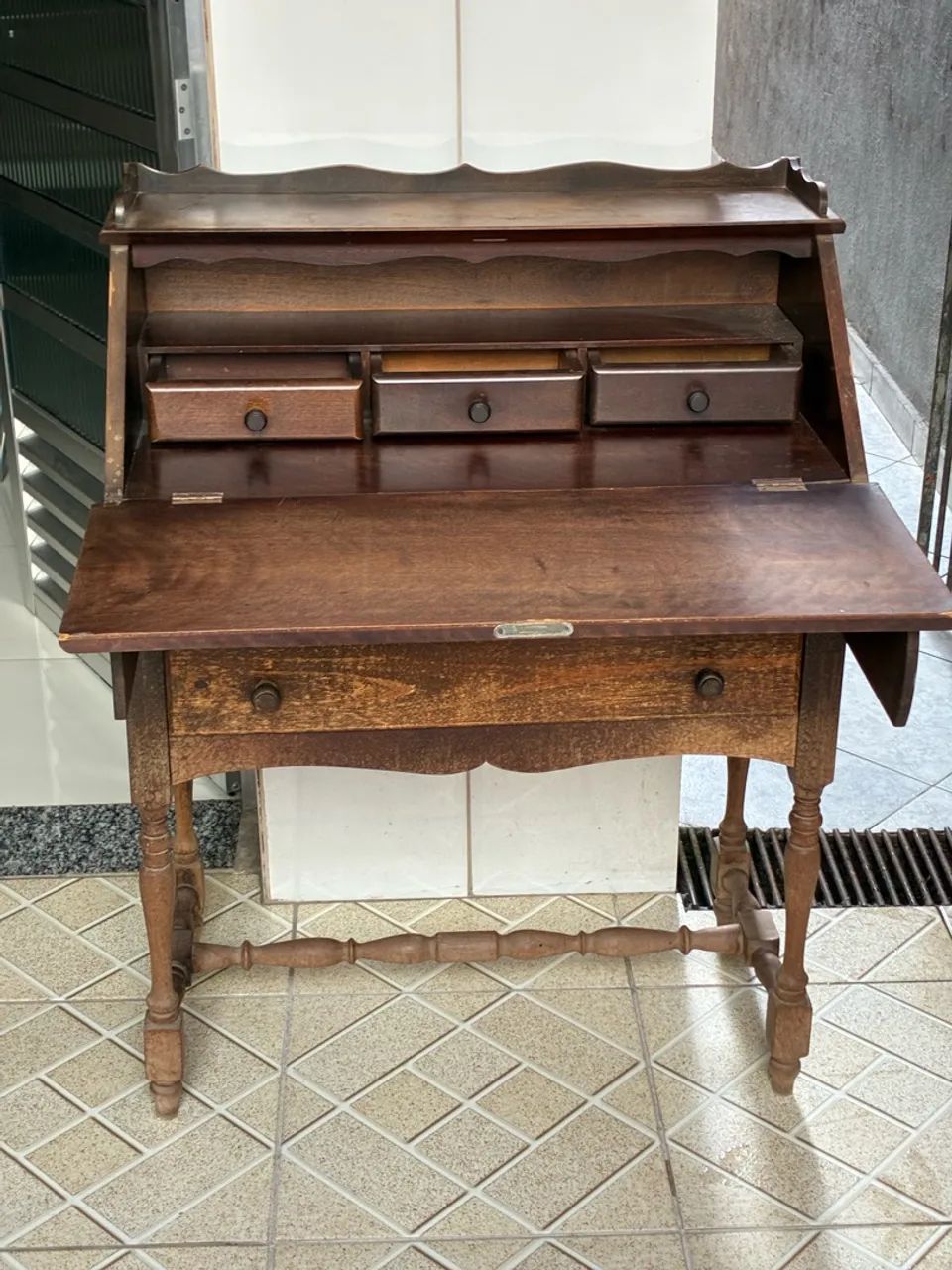 2 escrivaninhas de madeira estilo colonial/ Vintage - Foto 4