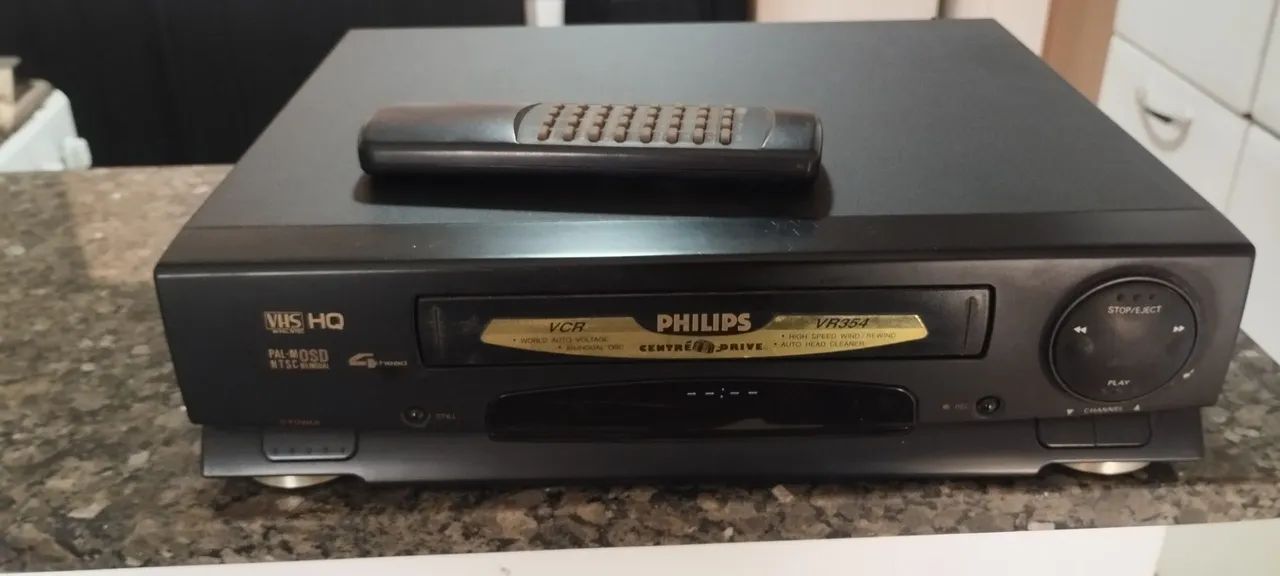 Vídeo cassete Philips quatro cabeça vendo