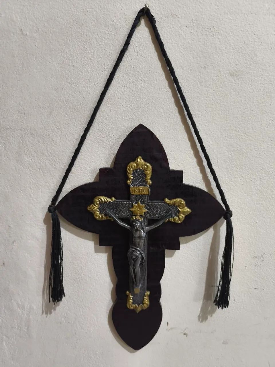 crucifixo antigo de metal com dourado de parede - Foto 6