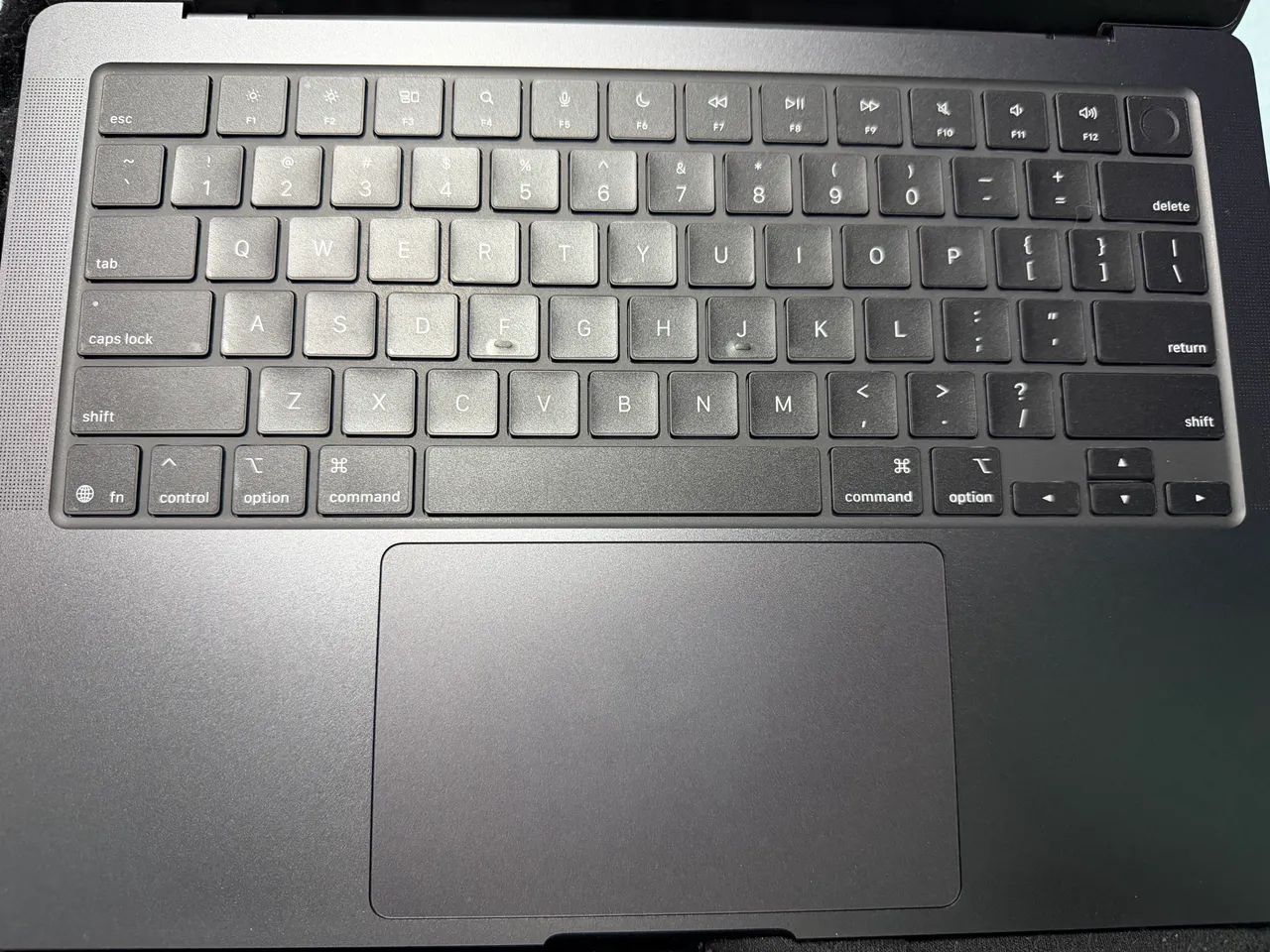 MacBook Pro M5 512GB - 16B Space Black  - Foto 3