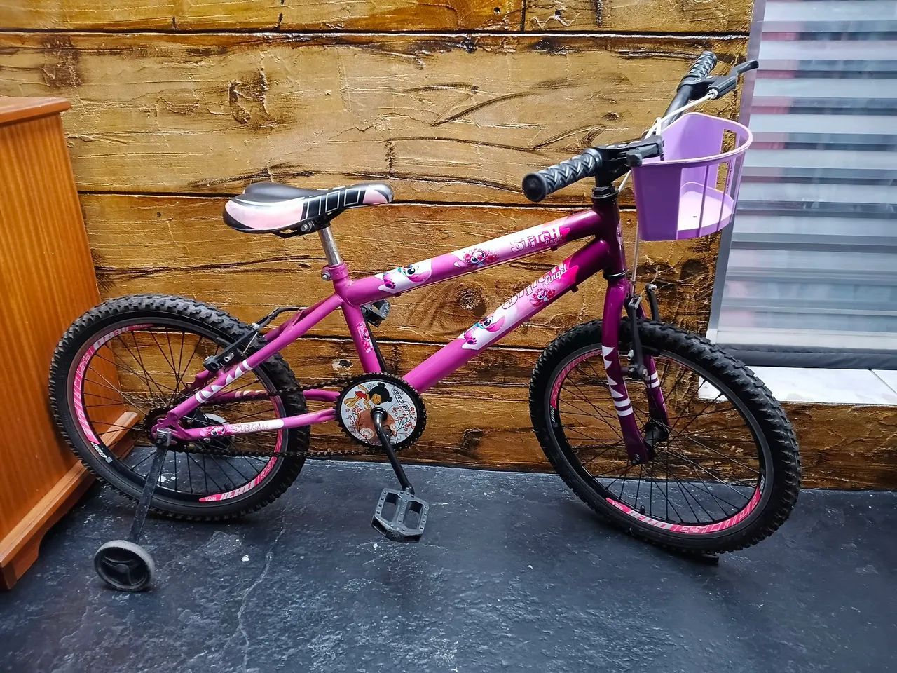 Bicicleta aro 20" personagem Stitch,  usada.