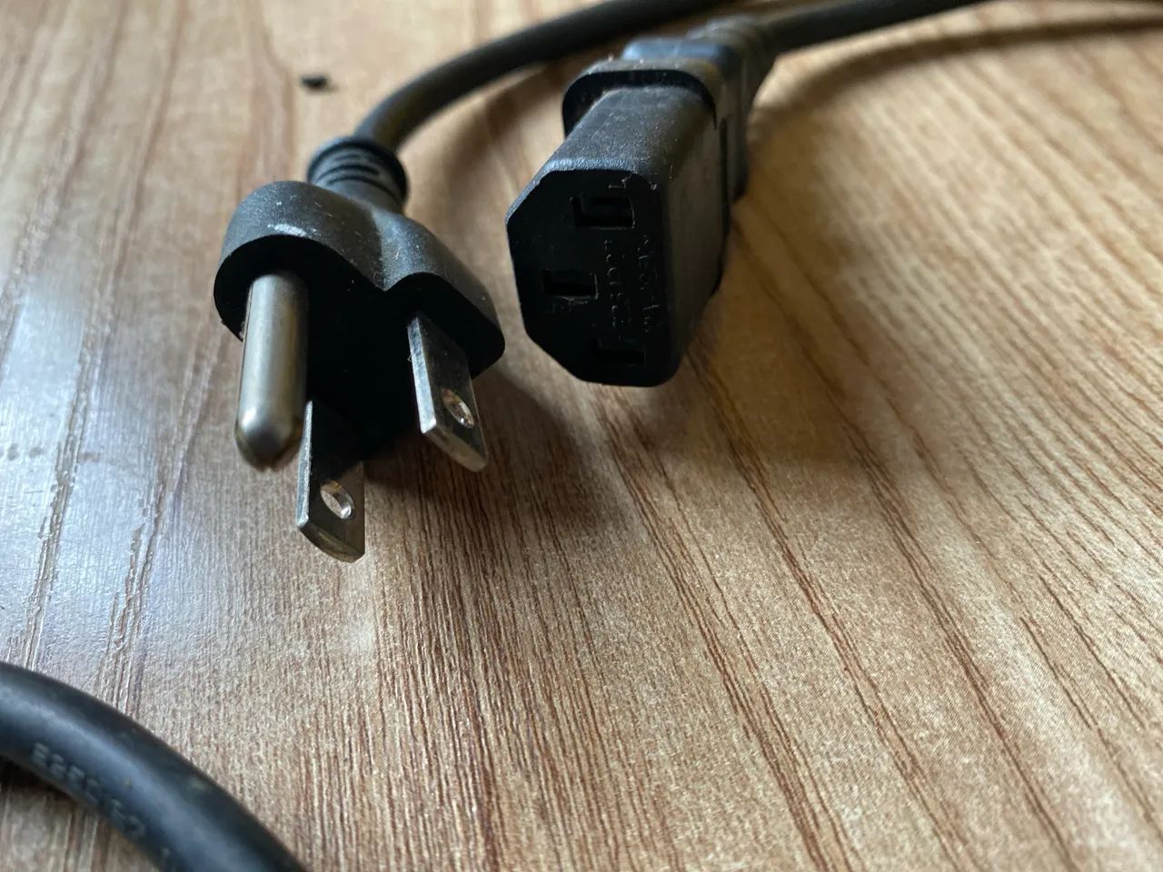Vendo cabo de força tripolar com conector IEC C13  - Foto 3
