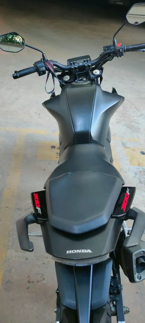 CB 300F 2023 - Foto 4