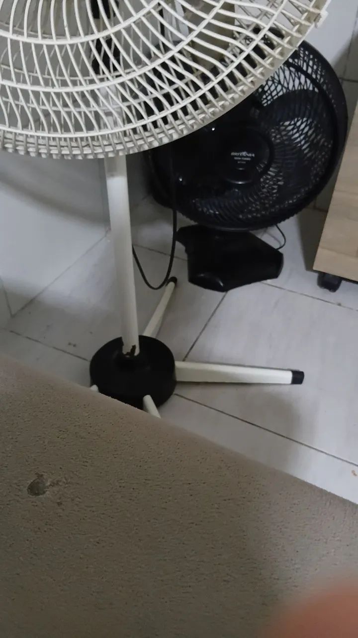 VENTILADOR Britânia COM MOTOR QUEIMADO!!! - Foto 2
