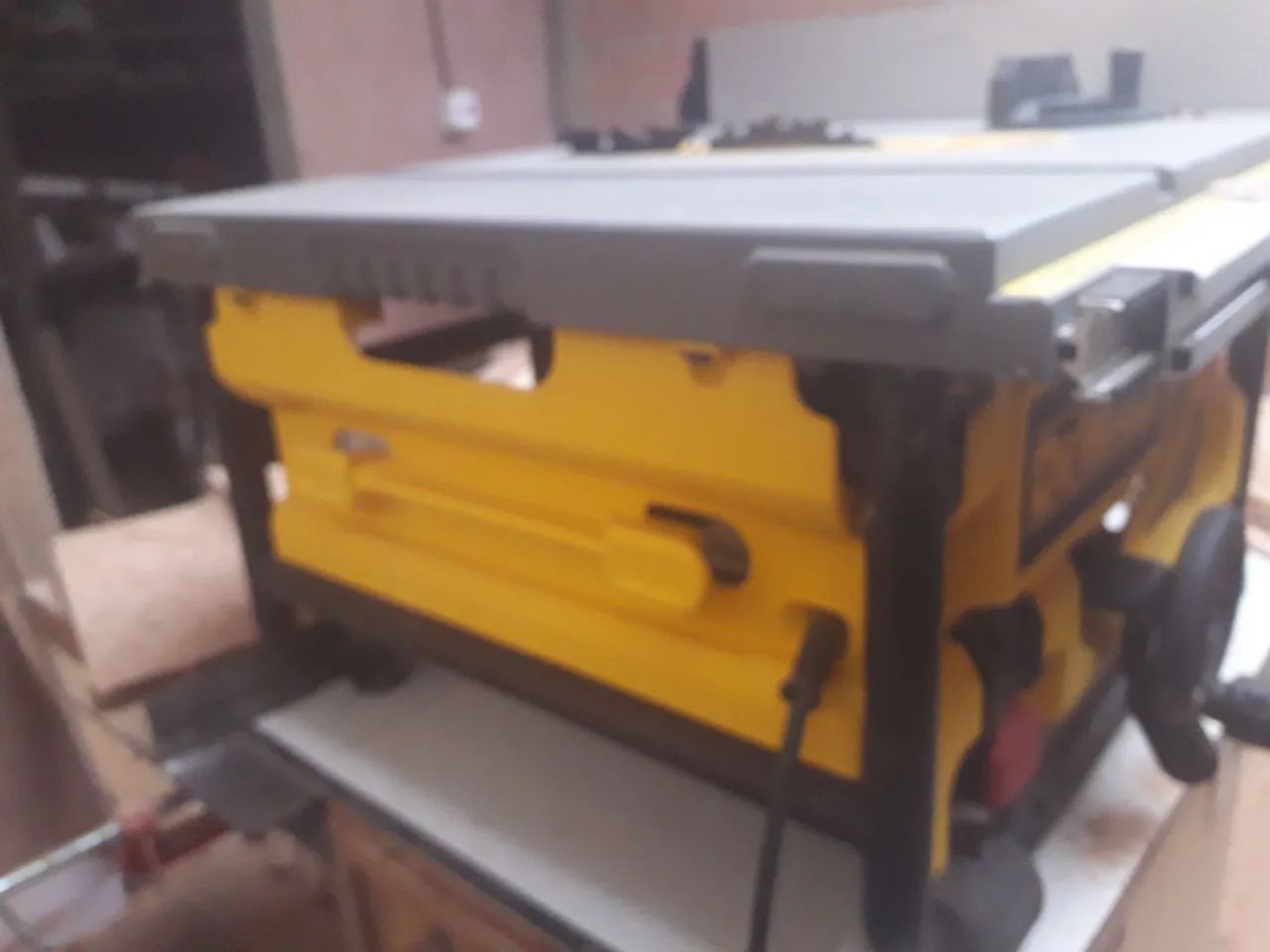 Serra Bancada Dewalt DW 745 B2 2000 watts  - Foto 2