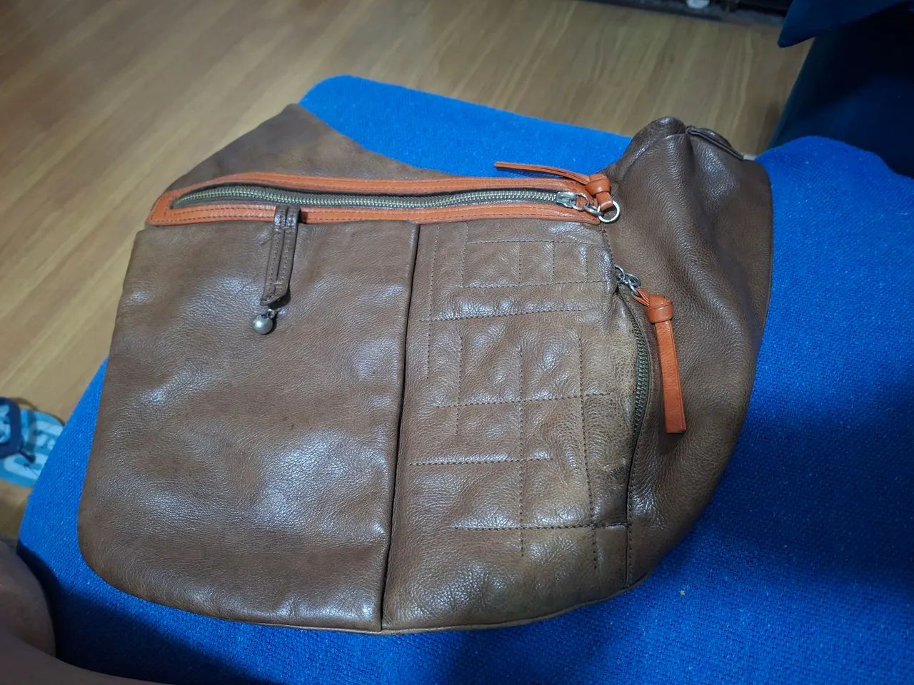 Vende-se uma bolsa de lado de couro - Foto 2