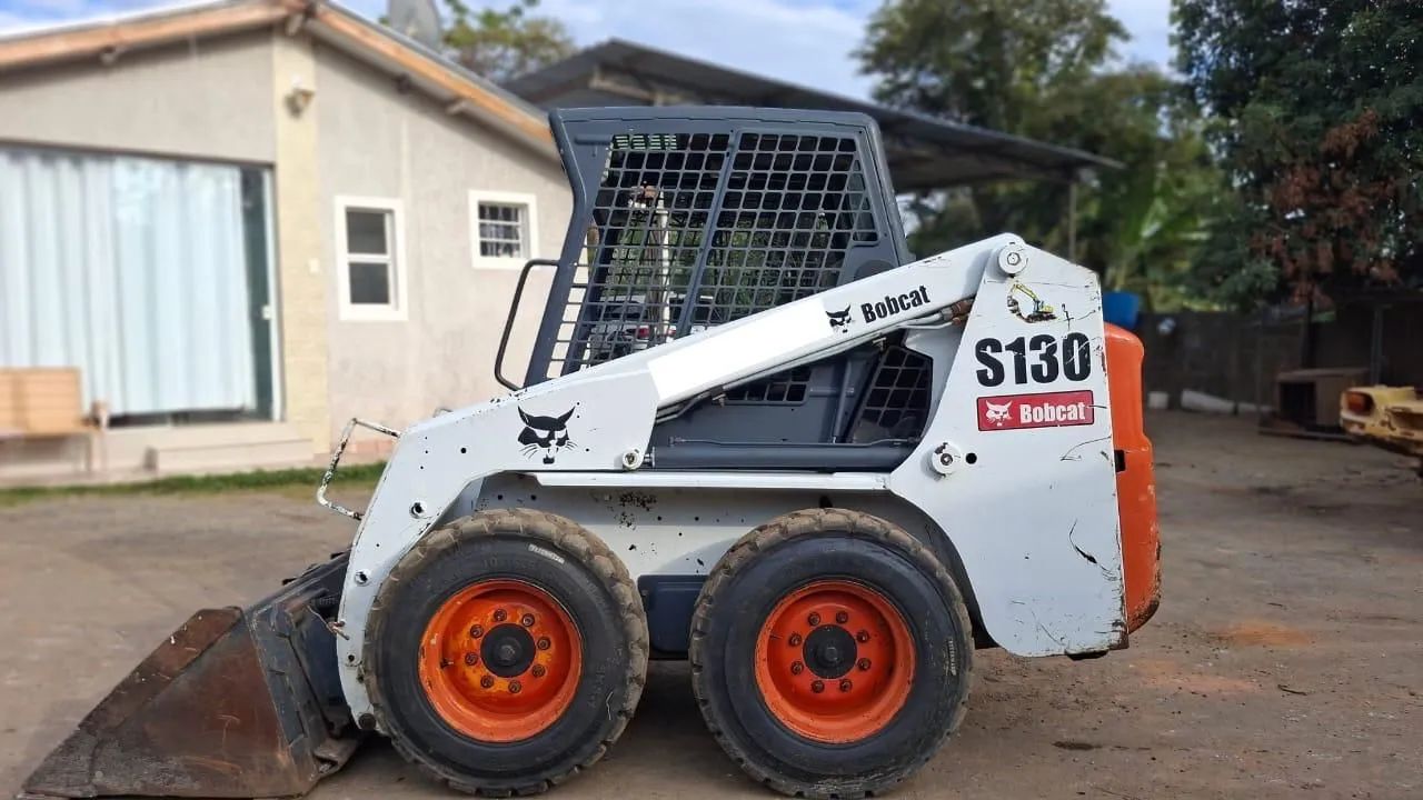 Mini carregadeira Bob cat S130 ano 2011 usada - Foto 3