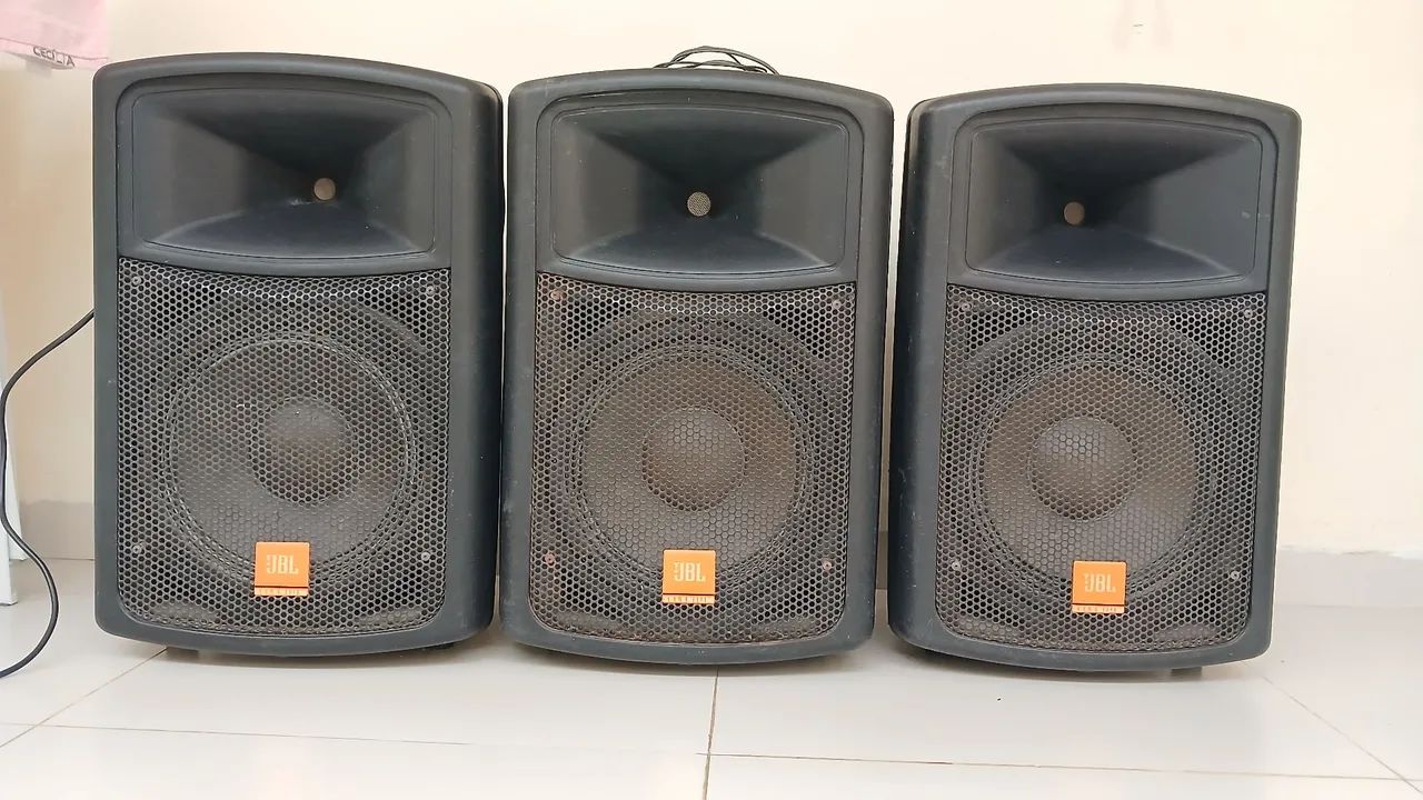   3 caixas de som JBL SELENIUM JS121A. 850,00(cada caixa).