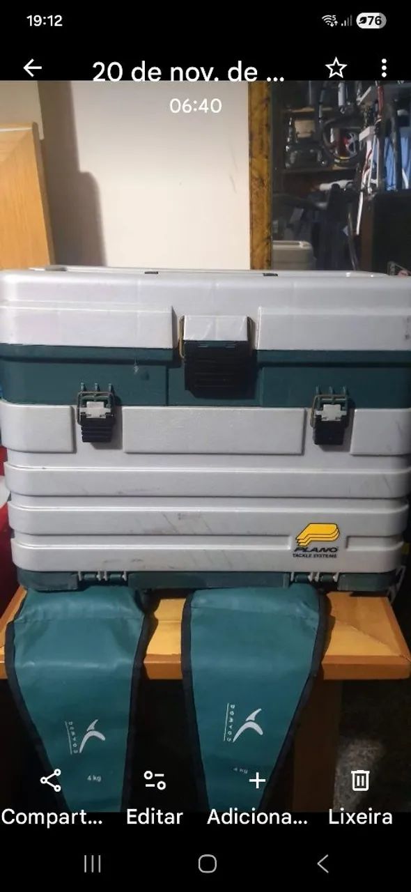 Caixa de pesca Plano com iscas artificiais 