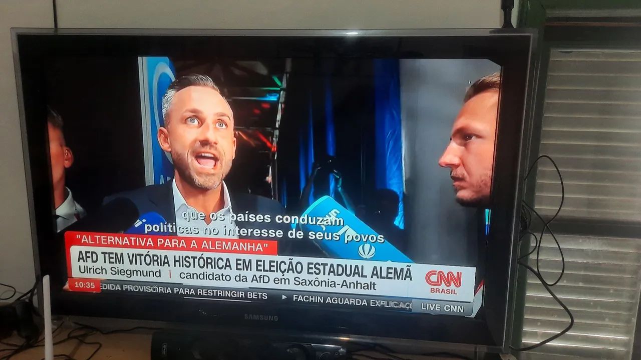 Vendo TV Sangsung 40 polegadas NÃO E SMART - Foto 4