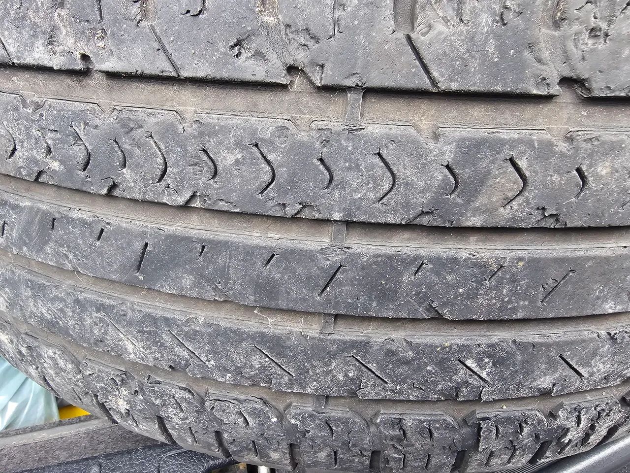 Pneu aro 17 215/50 - Foto 3